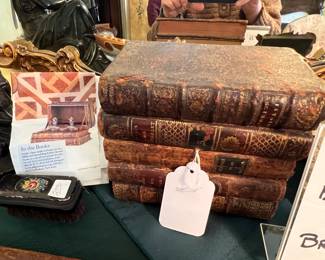 ANTIQUE DECANTER SET