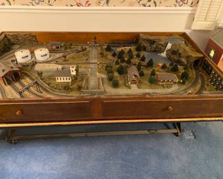 Train Board/ HO Train Tracks