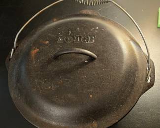 Very Large Lodge Cast Iron Pot/Lid