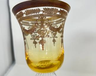 Closeup view of Arte Italica Vetro Gold on Gold Wine Goblets