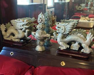PAIR Jade Stone Dragons and Jade Incense Burner >>
