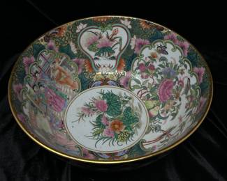 Additional inside view of Large Japanese porcelain Rose Medallion gold rimmed bowl~