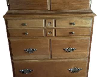 606 Solid Wood Dresser w Cabinet