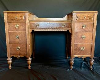  006 603 Stunning Antique Vanity