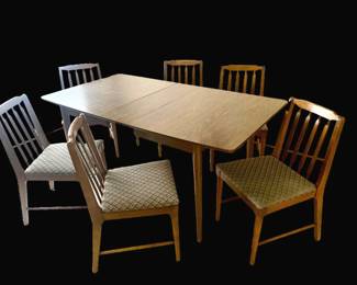 225 Vtg. Dining Table  Chairs 