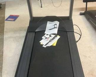 522 True PS300 Treadmill