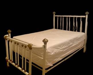 622 Brass Bed W Mattress 