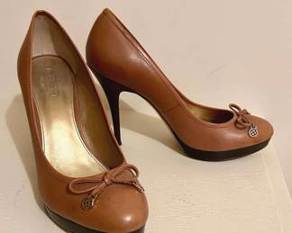  020 650 Coach Camel Heels