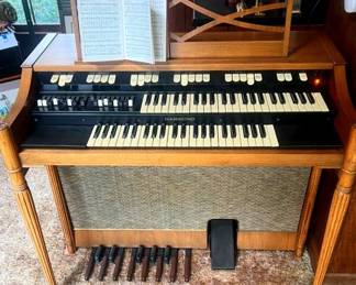  013 411 Hammond M111 Church Organ