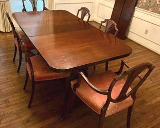 320 Vtg Mahogany Dining Table  Chairs