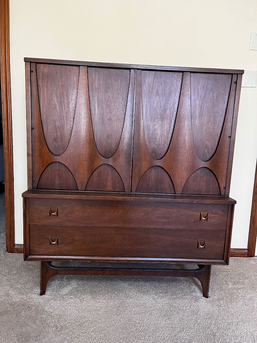 Vintage Mid Century Modern Broyhill Brasilia Walnut Gentleman's/Door Chest
