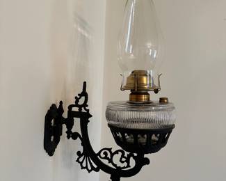 Cast Iron Single-Arm Kerosene Bracket Lamp