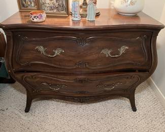 Henredon Folio 10, Country, French or Provincial Design "Bombe" Chest : 37" wide, 18" deep and 27.5" tall / Brass Hardware