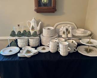 Pfaltzgraff Heritage Christmas dinner ware