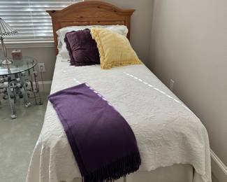 Twin Bed with Mattress Set, Bedding, Pillows