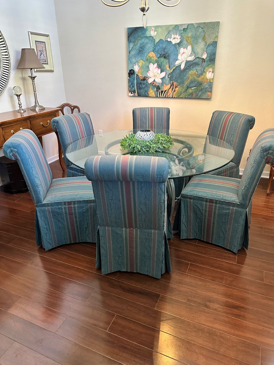 Round Glass/Iron Dining Table with 6 Chairs