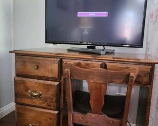 Desk with chair TV 