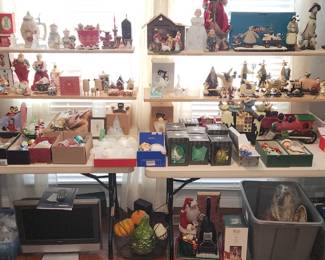 Large lot of Christmas decorations 