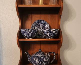 Teapot with cups