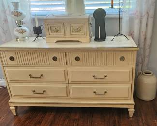 Dresser set , lamps