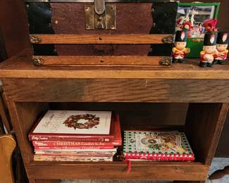 Small trunk, cookbooks 