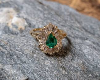 18K Gold Diamond & Emerald Ring