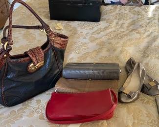 Vintage Brahmin purses. Many other pocketbooks