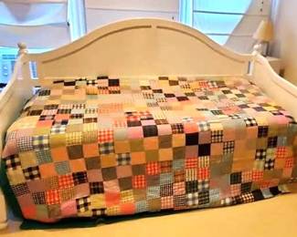 Day bed with trundle. Gorgeous quilt