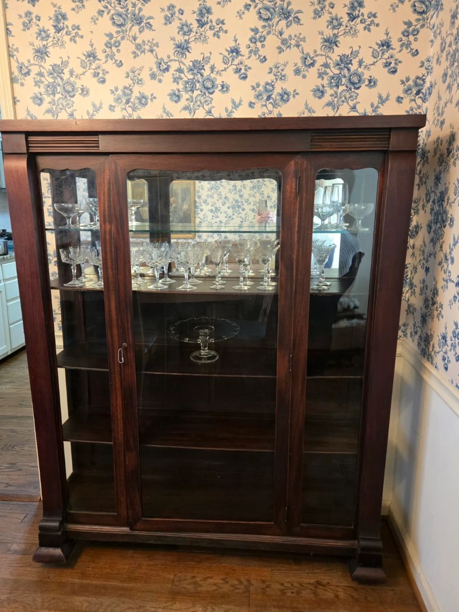 Lovely China/Display Cabinet.