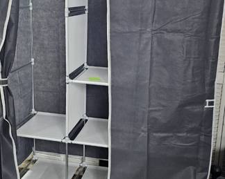 PORTABLE WARDROBE