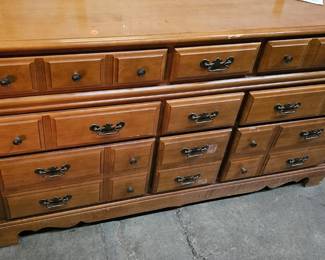DRESSER