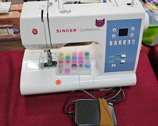 SINGER SEWING MACHINE