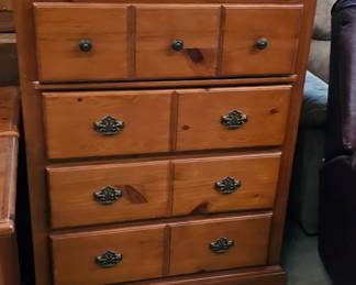 CHEST OF DRAWERS