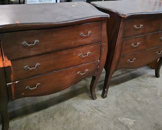 DRESSERS / NIGHTSTANDS