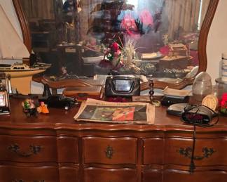 Vintage 9 Drawer Dresser with Mirror can be used without Mirror