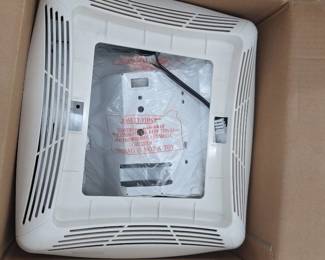 Broan Manufacturing 763RLN Ceiling Exhaust Fan/Light 50 Cfm 2.5 Sones White