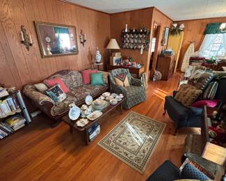 This house is literally packed with a huge variety of antique and vintage treasures!