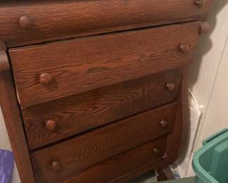 Antique mahogany chest of drawers