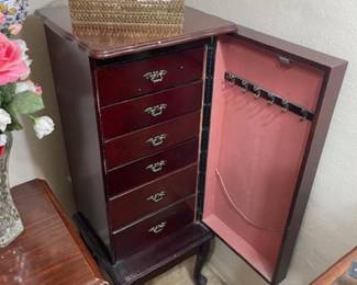 Jewelry chest