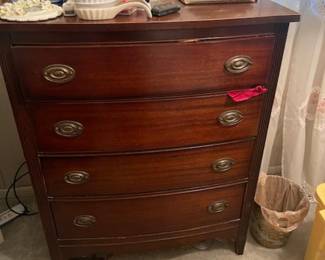 Mahogany chest of drawers