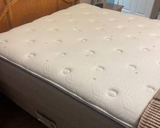 QUEEN SIZE MATTRESS 