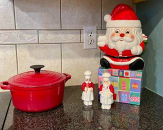 ENAMED DUTCH OVEN, SANTA COOKIE JAR, SANTA SALT/PEPPER