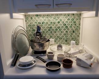 KITCHENWARE AND MIX MASTER