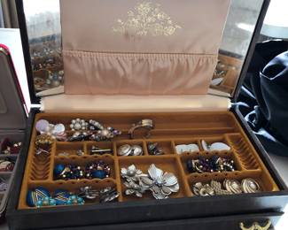 Large quantity of costume jewelry