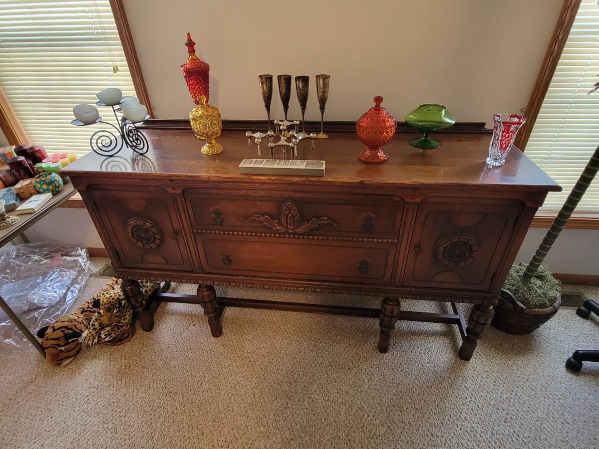 Beautiful Antique Jacobean depression era buffet/sideboard cabinet!