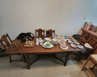 Beautiful Antique Jacobean Dining Room Furniture Set and 6 chairs. 