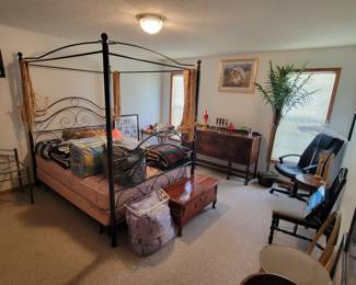 4 post bed, queen size.