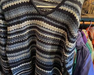 Carolyn Taylor Blue/White Striped V-Neck Sweater – Size Large