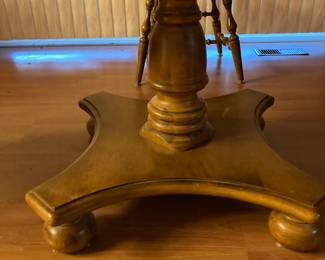 Oak Dining Table with Removable Leaf, Set of 4 Spindle Back Oak Dining Arm Chairs