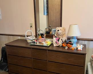 9 Drawer Dresser with Mirror